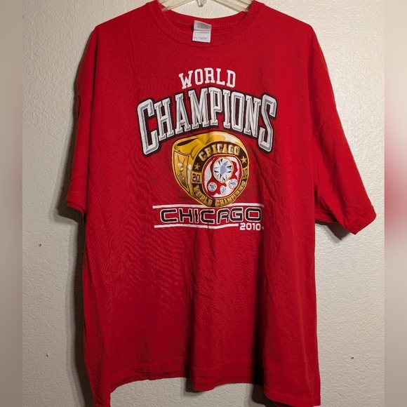 Red Chicago World Champions 2010 Gildan T-Shirt 2xl Pre-owned - Picture 2 of 5